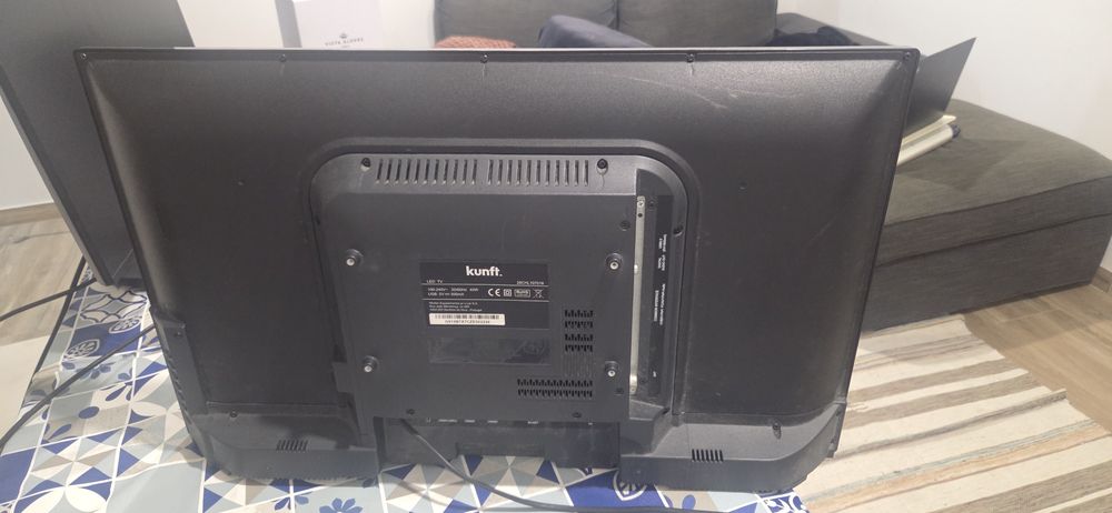 TV LED Kunft 28 polegadas/71cm Usada