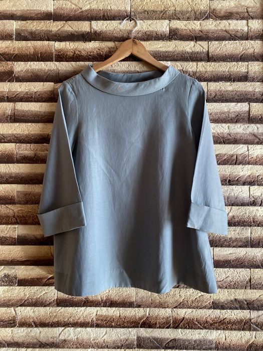 COS.Фіромова блуза вільного крою.