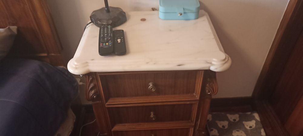 Cama e mesinhas vintage