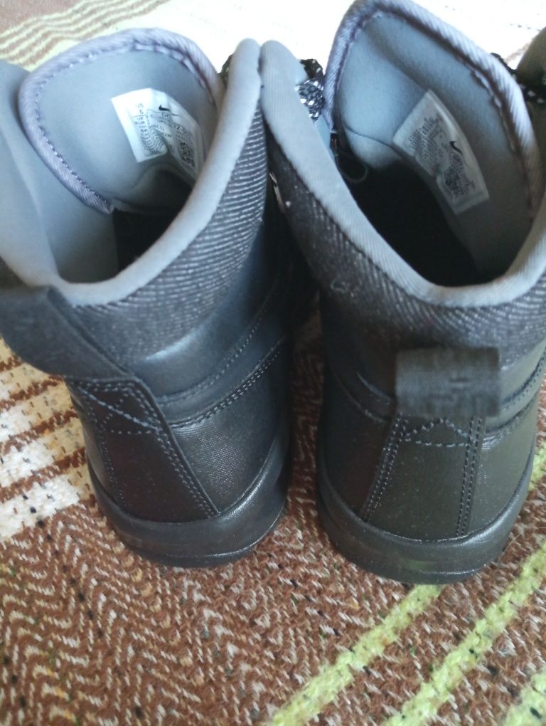 Оригінальні шкіряні ботинки Nike, 37,5-38 р-р, прислані з Англії.