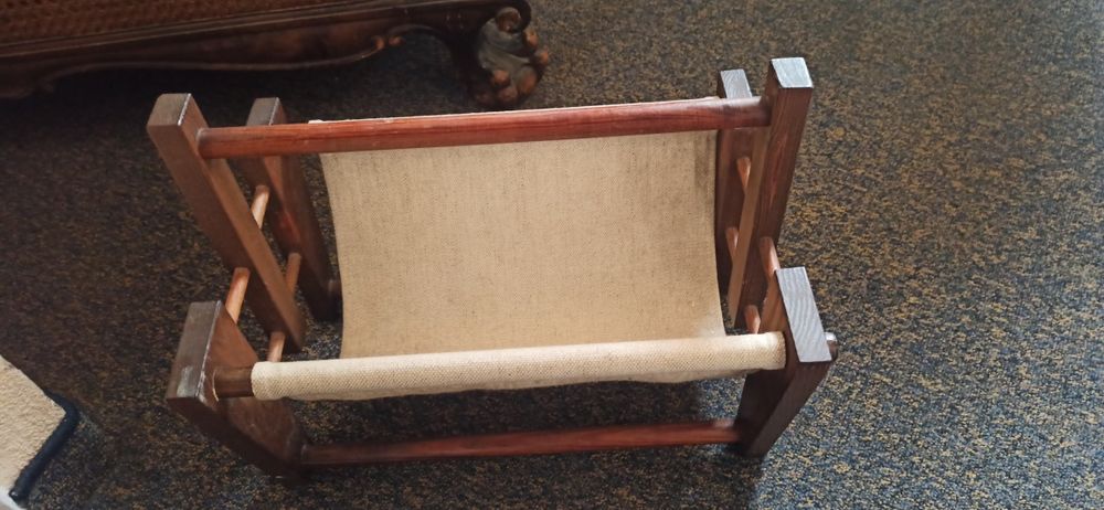 Gazetownik drewniany z plótnem lnianym