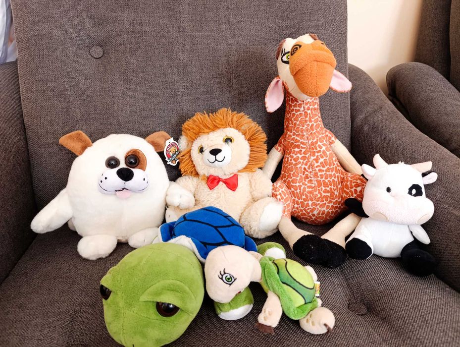 М'які іграшки жирафа, лев, черепашка