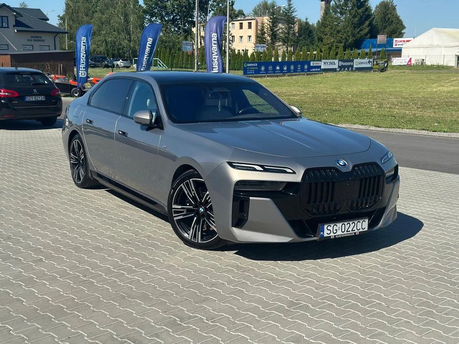 BMW Seria 7 BMW 750e xDrive G70 L