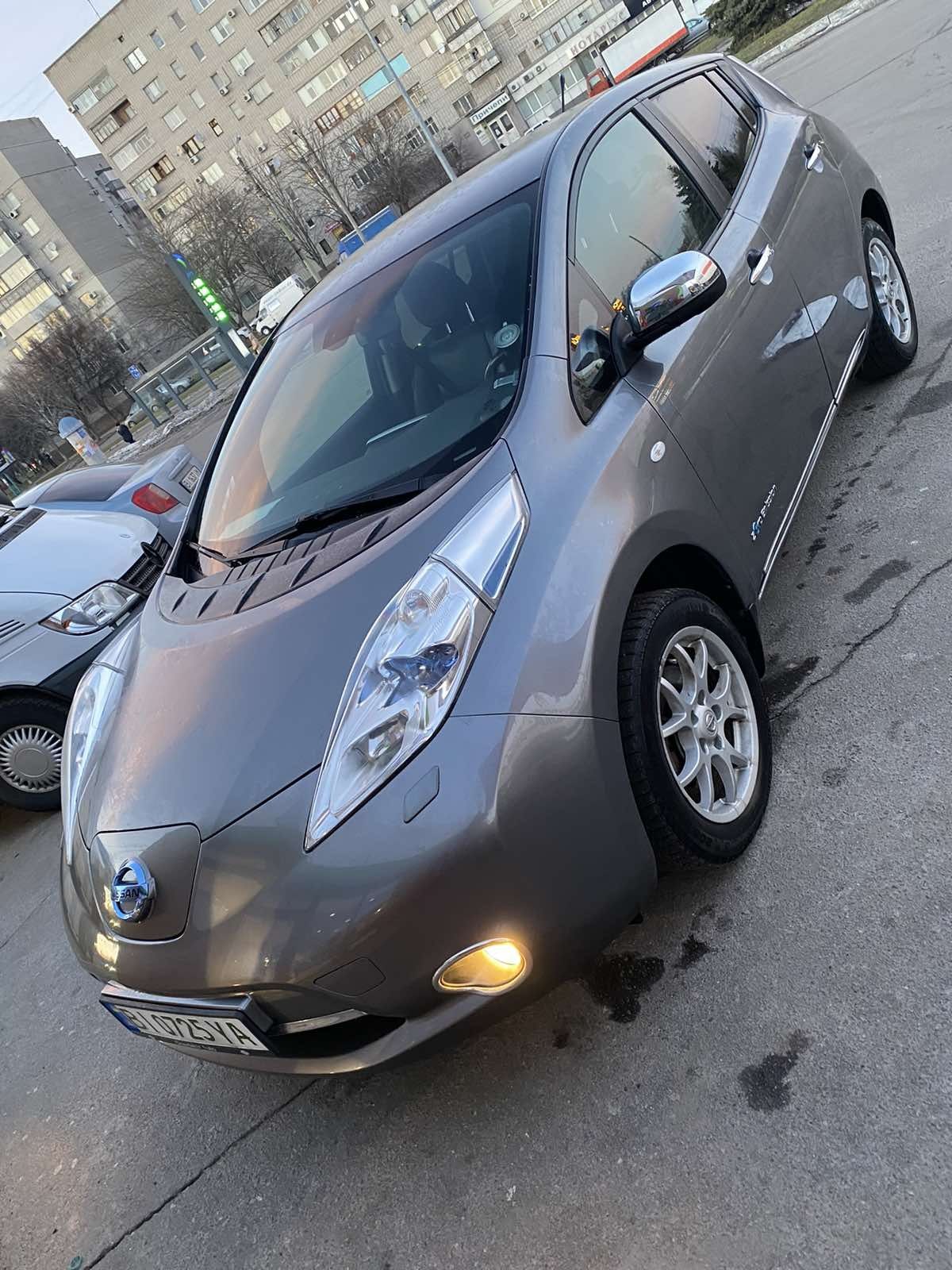 Продам Nissan Leaf 2014 Tekna максимальная комплектация