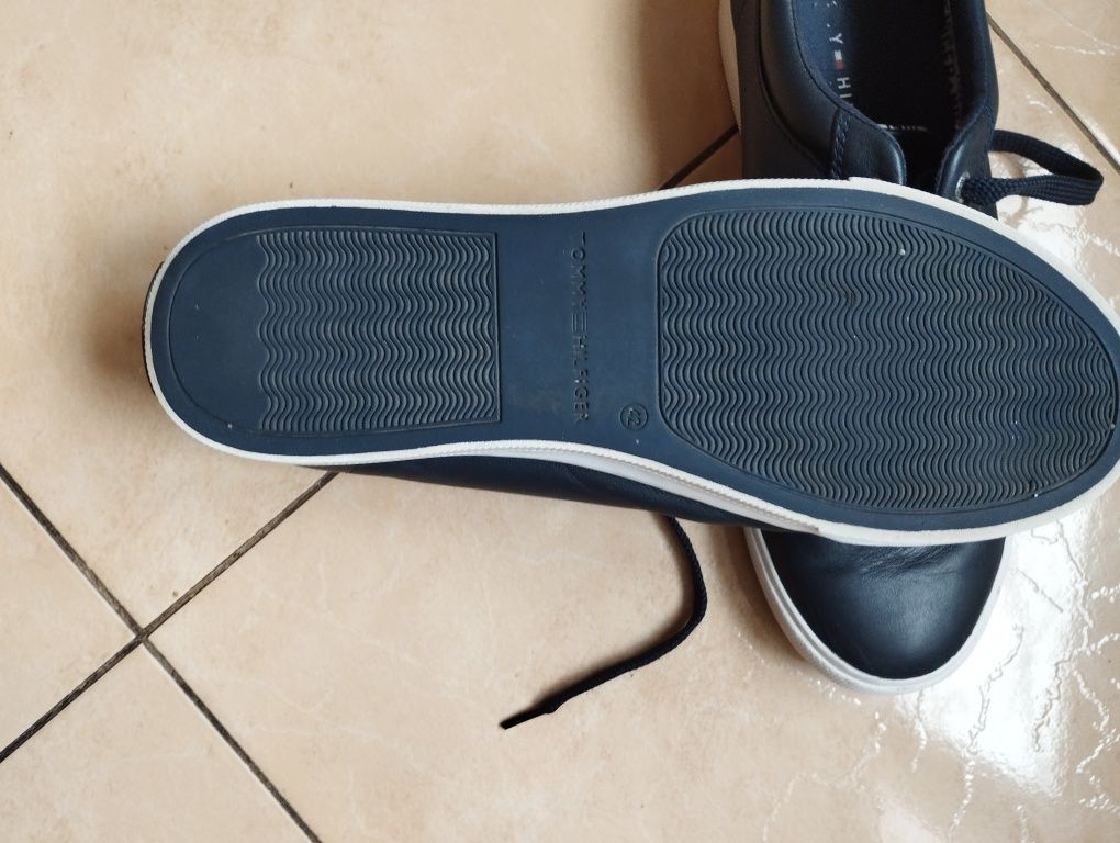 Продам шкіряні кеди Hilfiger
