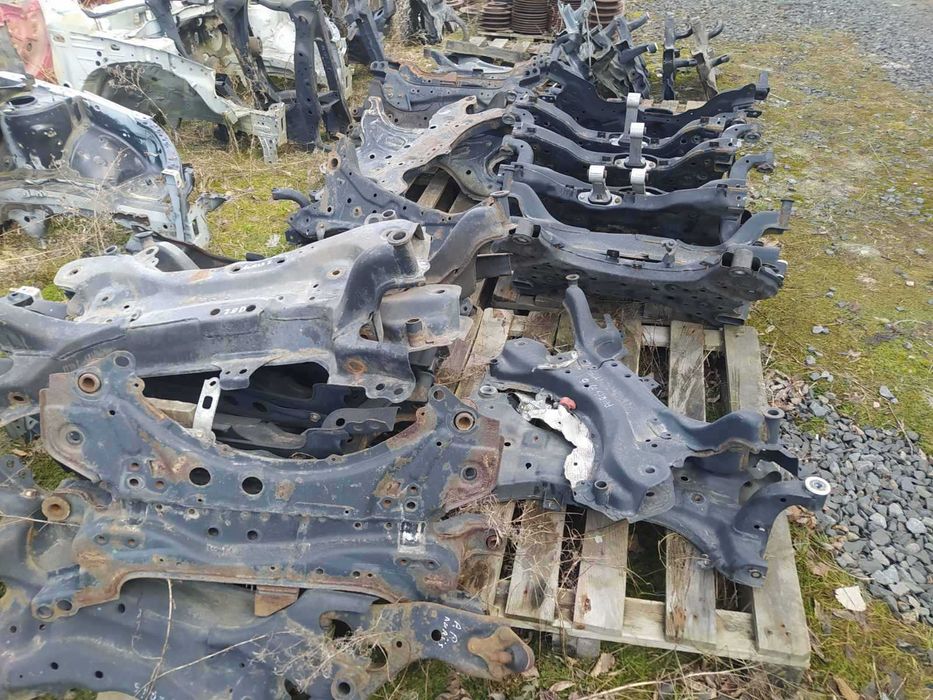 Балка підрамник передній задній Toyota RAV4 CHR Auris Avensis Camry