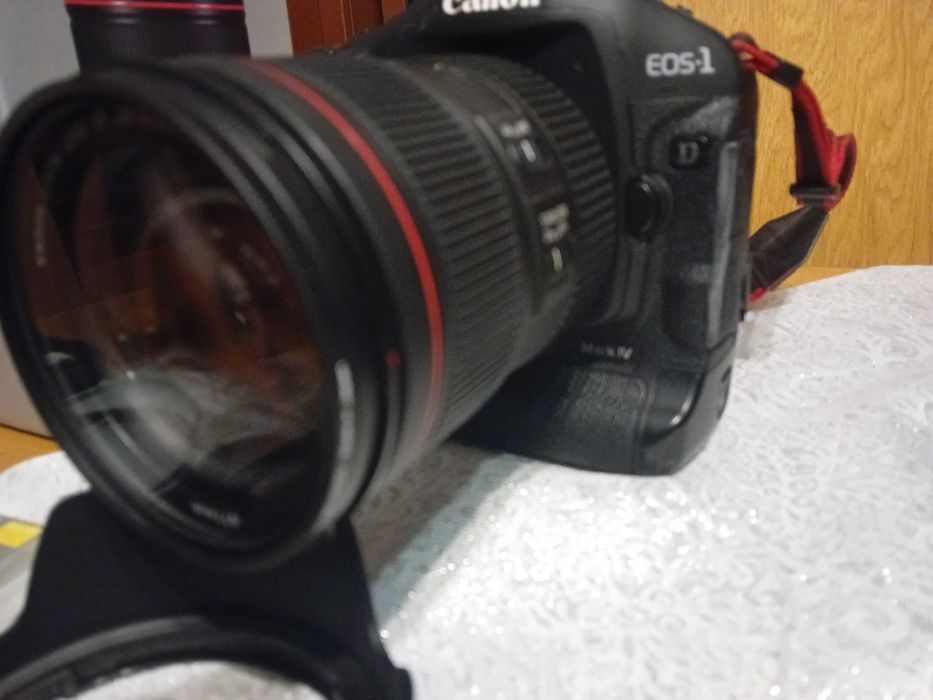 Canon eos-1 mark iv 4 24-105 f/4 L USM IS II