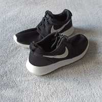 Nike buty sportowe 37,5 czarne białe srebrne stan bdb oryginał lekkie