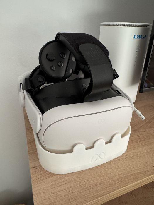 Meta Quest 3 and Controller Stand