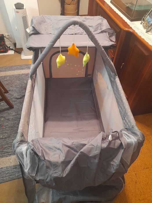 Cama de bebé em bom estado