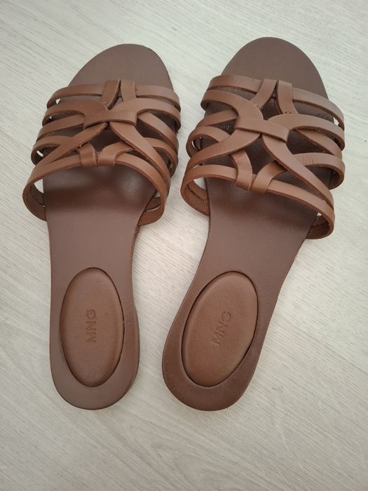 Шльопанці, жіночі