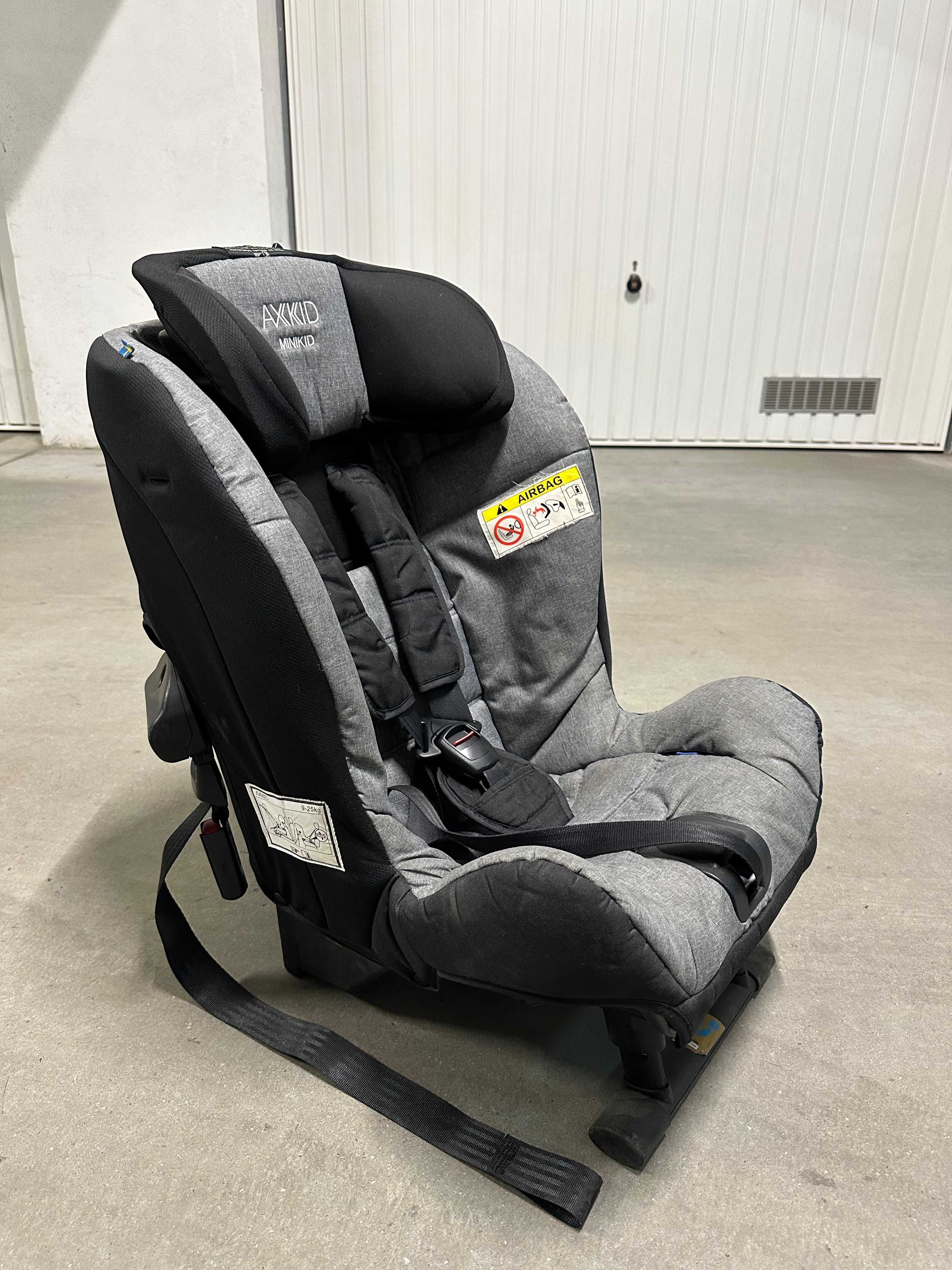 Fotelik samochodowy Axkid Minikid 9-25 kg + mata ochronna gratis