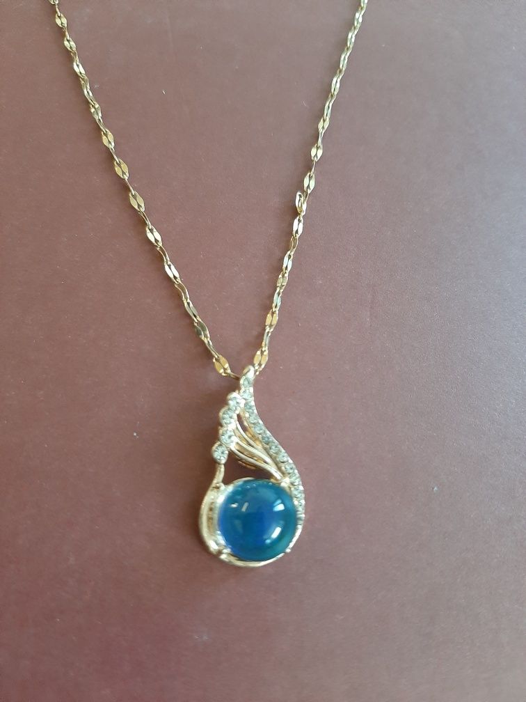 Colar / Fio / Gargantilha azul