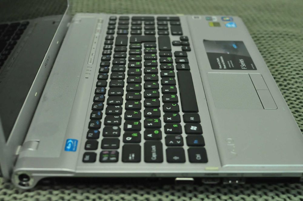 Игровой ноутбук Sony Vaio  (Core i5/ 8Gb / 500Gb /NVIDIA 2Gb)