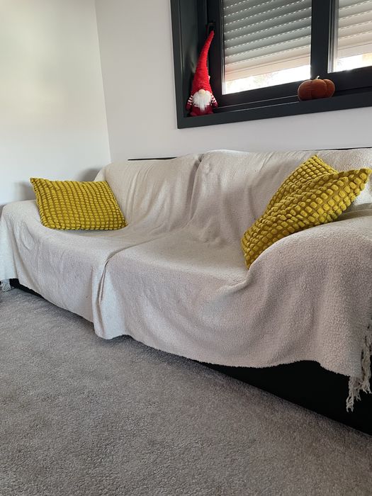 Conjunto de 2 Sofás (3+2 Lugares) e Mesa de Centro - Pele e Tecido