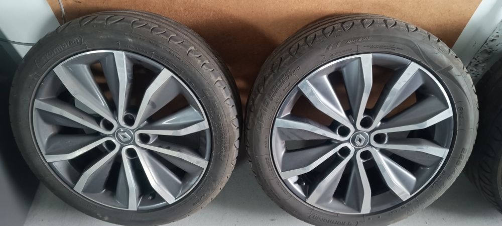 Renault Kajar 4 X koła z oryginalnymi felgami 19"