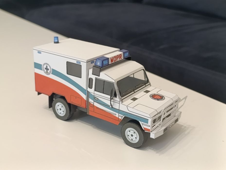 Karetka ratunkowa ambulans Honker TarpanFSO woprlegendy PRL model kart
