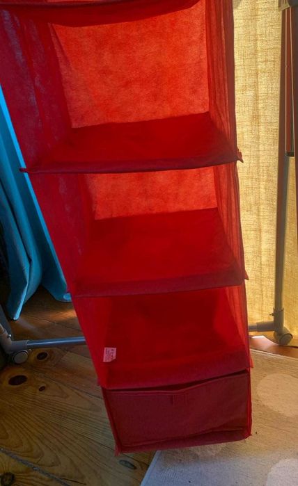 Saco de armazenamento para pendurar roupa com gaveta e prateleiras