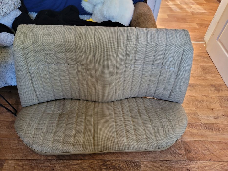 Mercedes 190 диван