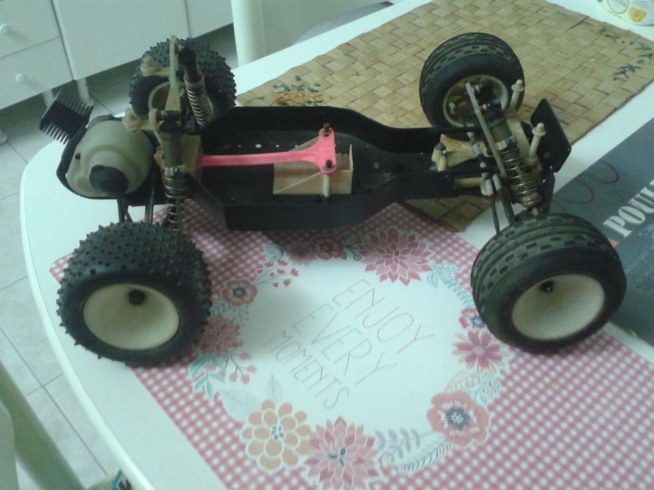 Vendo carro telecomandado de competição.