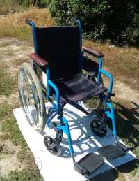 Cadeira de Rodas Usada em Bom Estado
