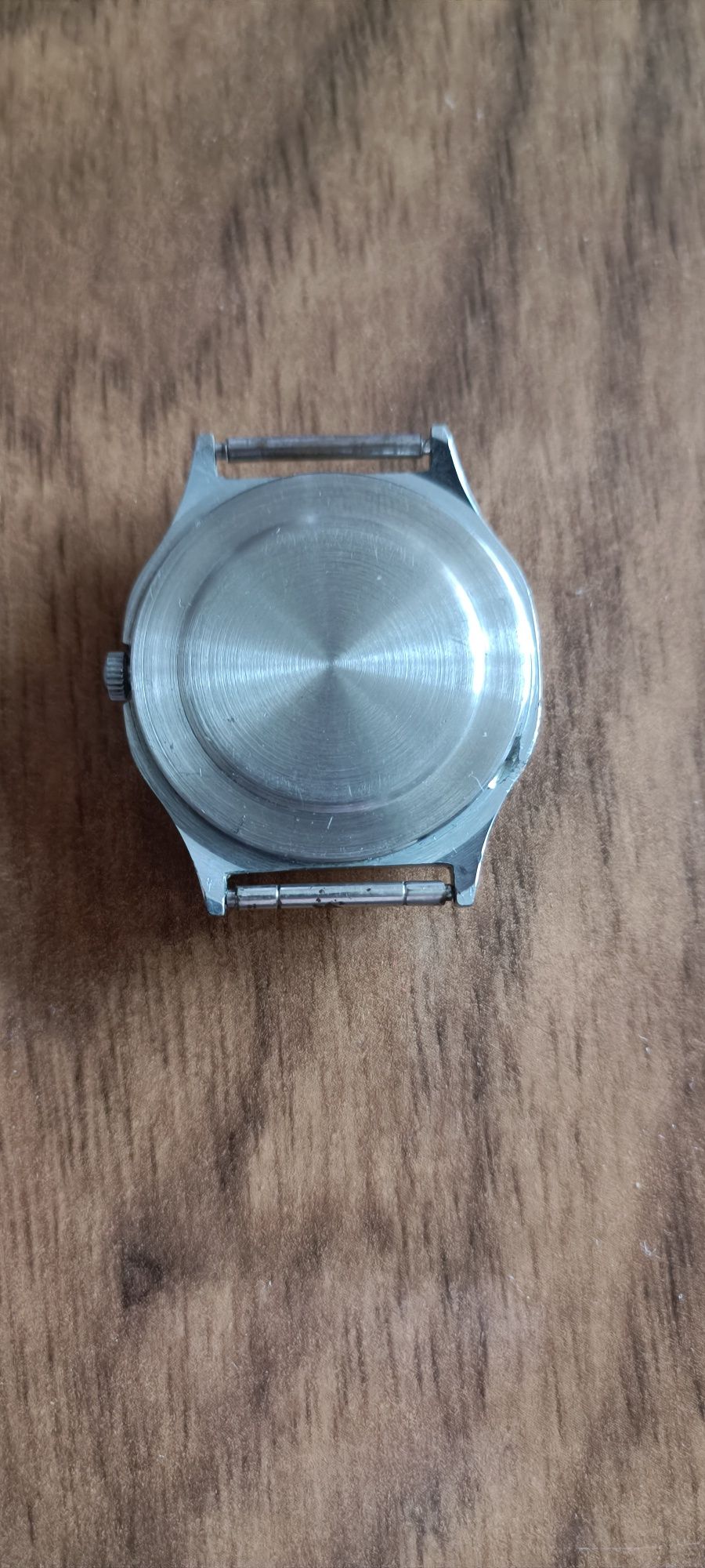 Мужские наручные часы  Луч СССР кварц 50 лет Победы 
наручные