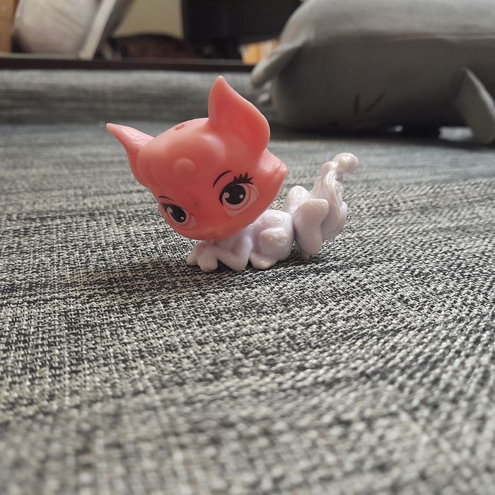 Кішка плостмасова іграшка