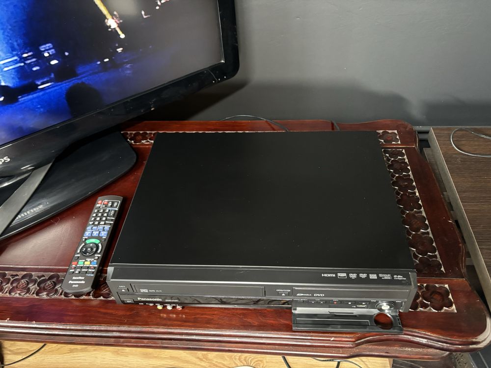 Nagrywarka VHS/DVD - Panasonic DMR-EZ49V