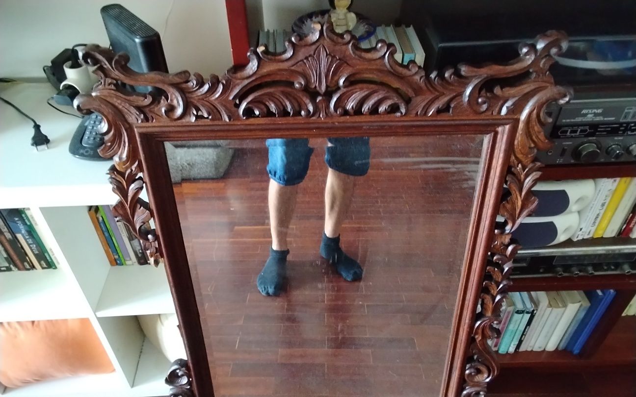 Espelho muito antigo