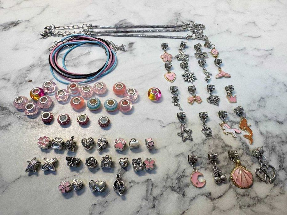 Чудовий подарунок - набір для створення прикрас. Подарункова коробка