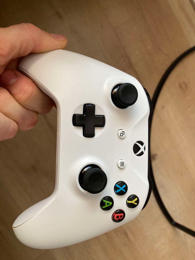 Konsola XBOX ONE S 1TB + dodatki