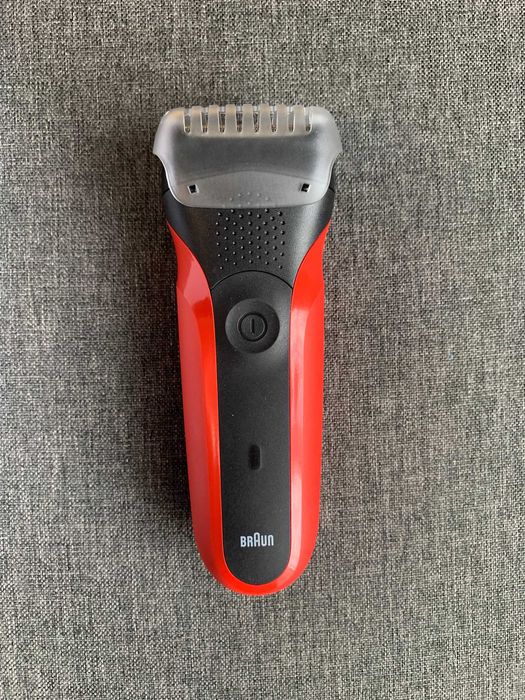 Бритва акумуляторна Braun Series 3 300