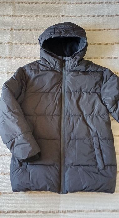 Czarna zimowa kurtka chłopięca z kapturem r.164. Stan bdb.