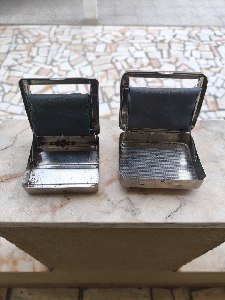 Máquinas de enrolar cigarros antigas.