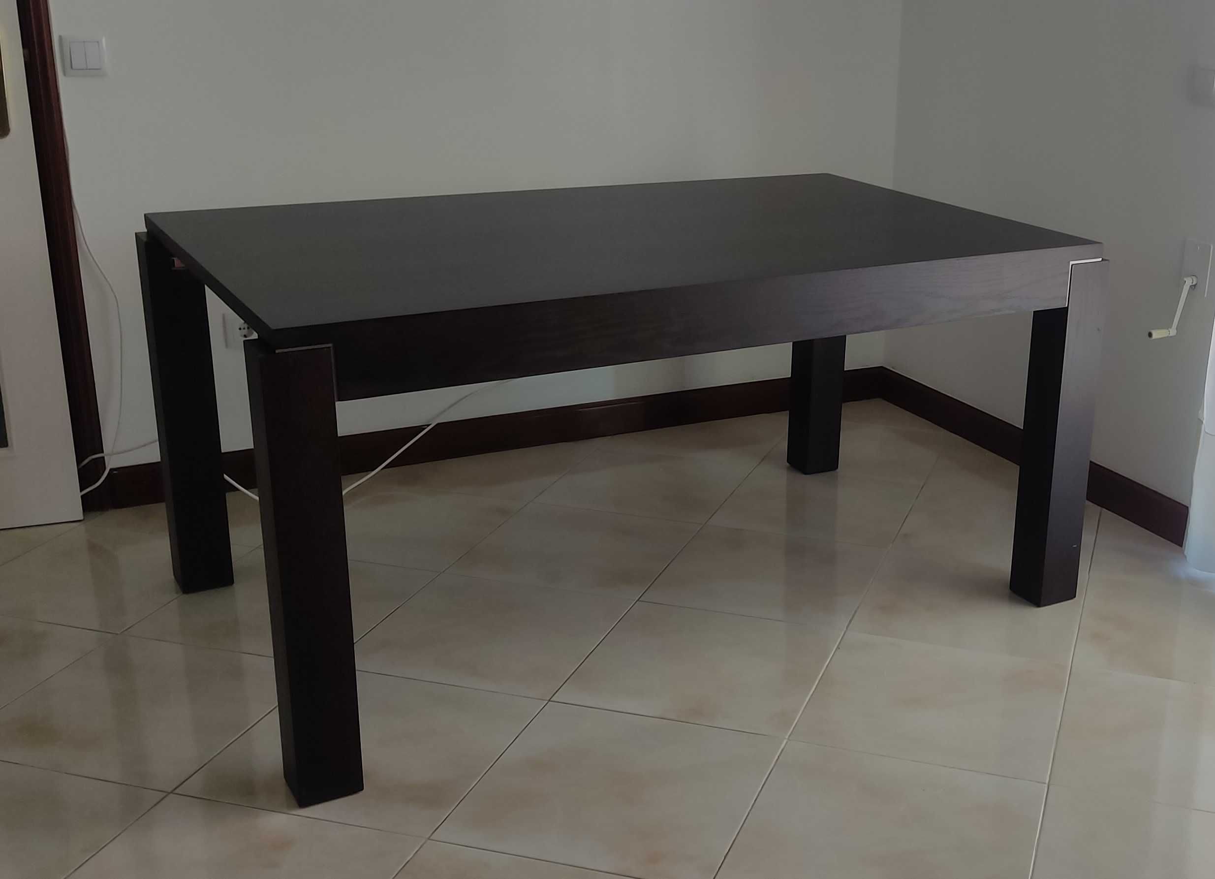 Conjunto Mesa e Cadeiras Novas