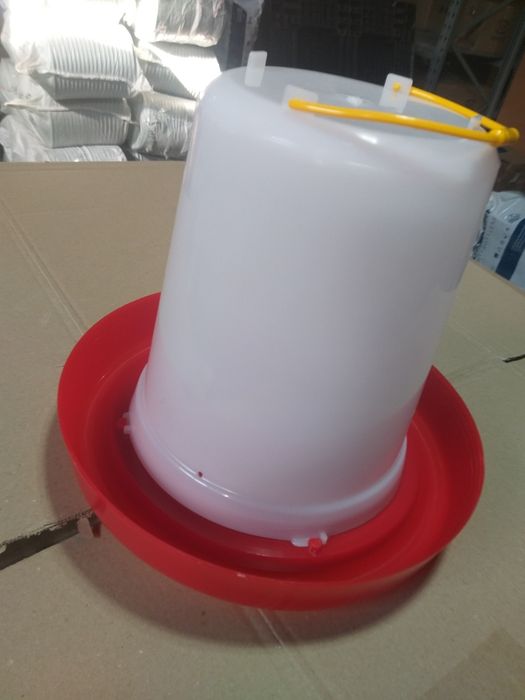 Поїлка для курей на бункерній основі 5л.