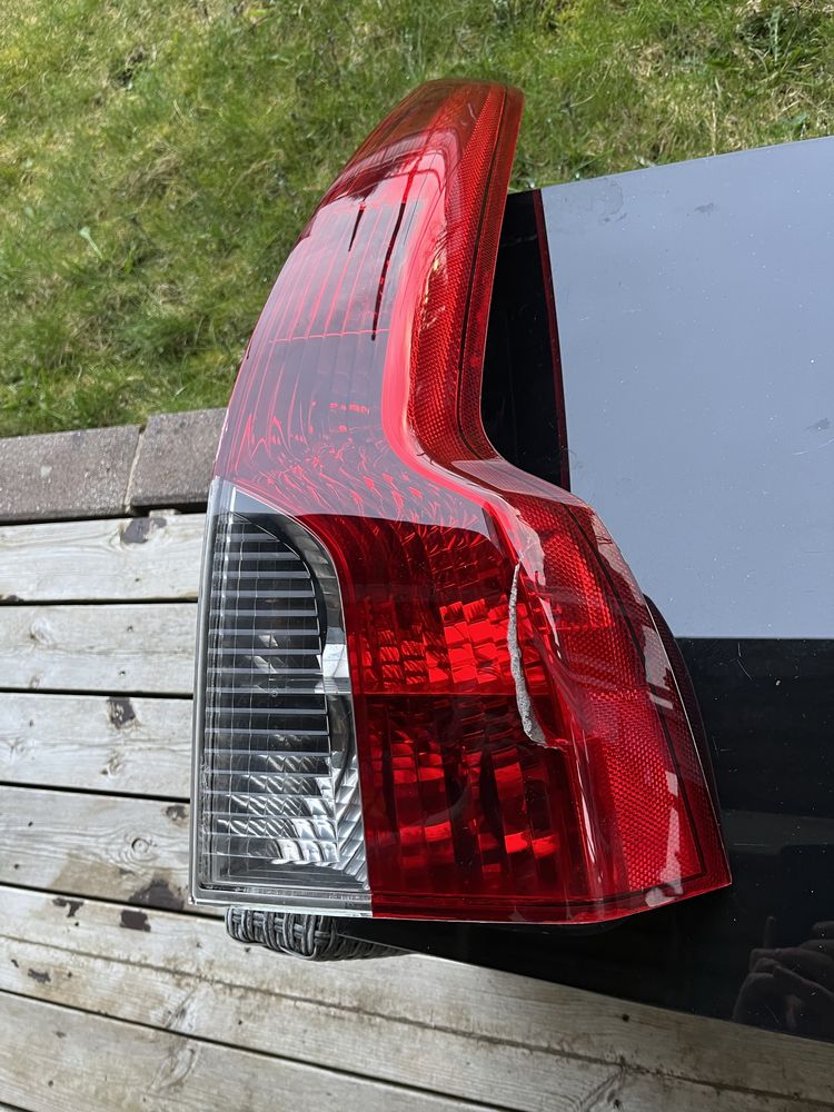 Задние фанарь правый Volvo v50