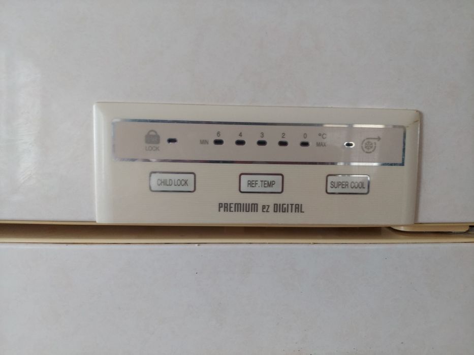 Продам холодильник LG модель GR-R562JVQA .