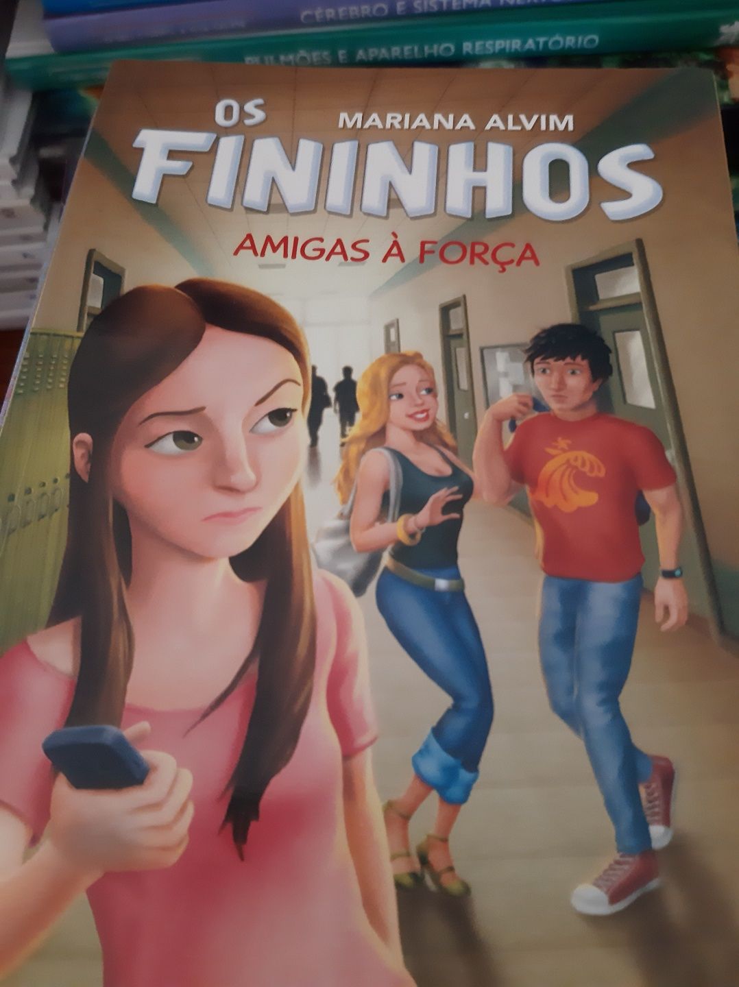 Leitura juvenil sobre as aventuras dos