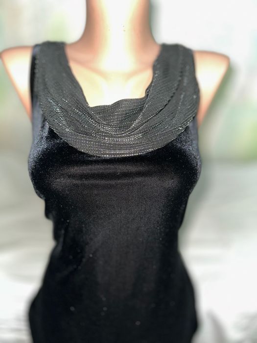 Вечірні сукні міді