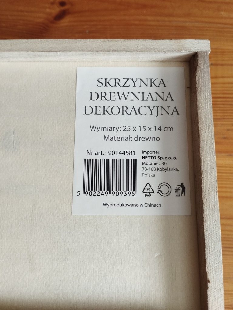 Skrzynka drewniana dekoracyjna do przechowywania ozdoby prezent