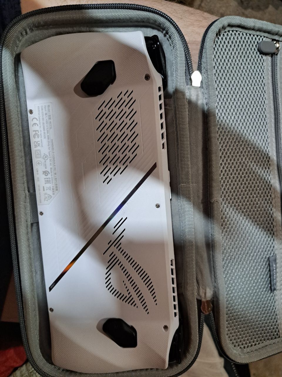 Приставка Asus Rog Ally, на процесорі Ryzen Z1 Extreme
