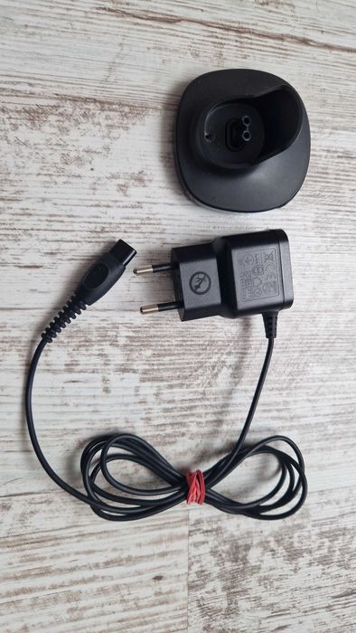 Підставка і блок для заряджання OneBlade