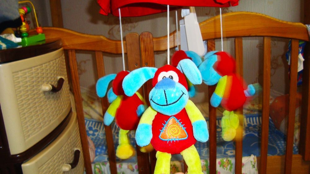 Мобиль на кроватку(музыкальная карусель с подвесными игрушками)+Коврик