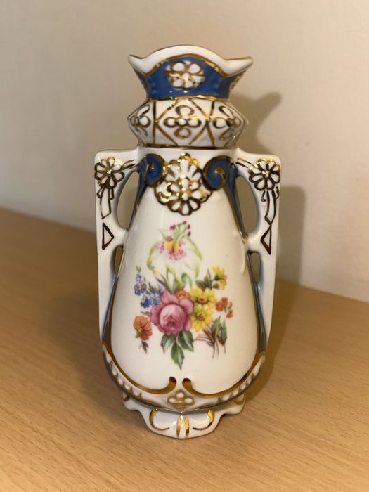 Фарфоровая вазочка Royal Dux Bohemia