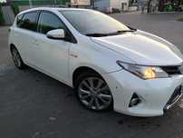 Sprzedam Toyotę Auris hybrid  2013