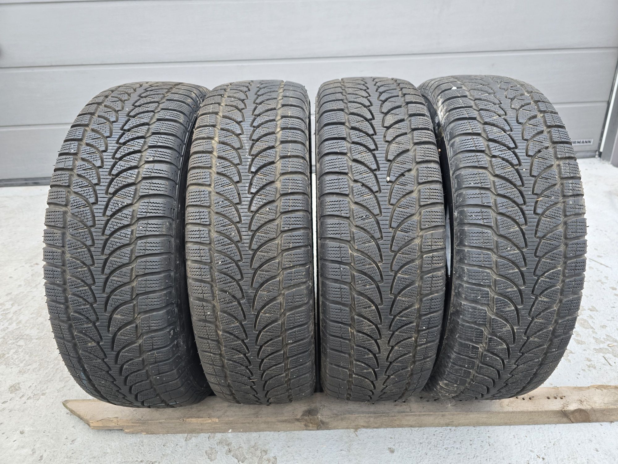 Opony Zimowe Bridgestone 205/70R15 7mm 4szt