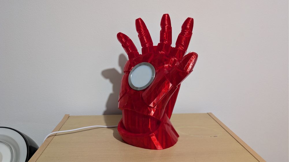 Luminária luva homem de ferro