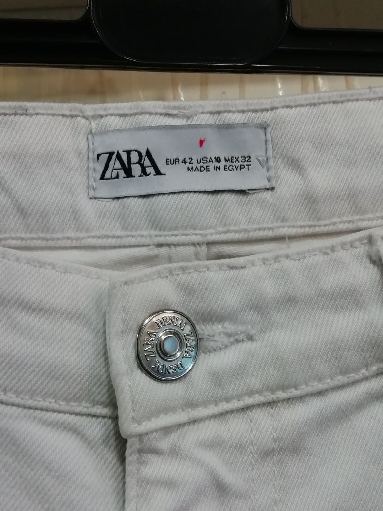 Джинсы белые, ZARA.