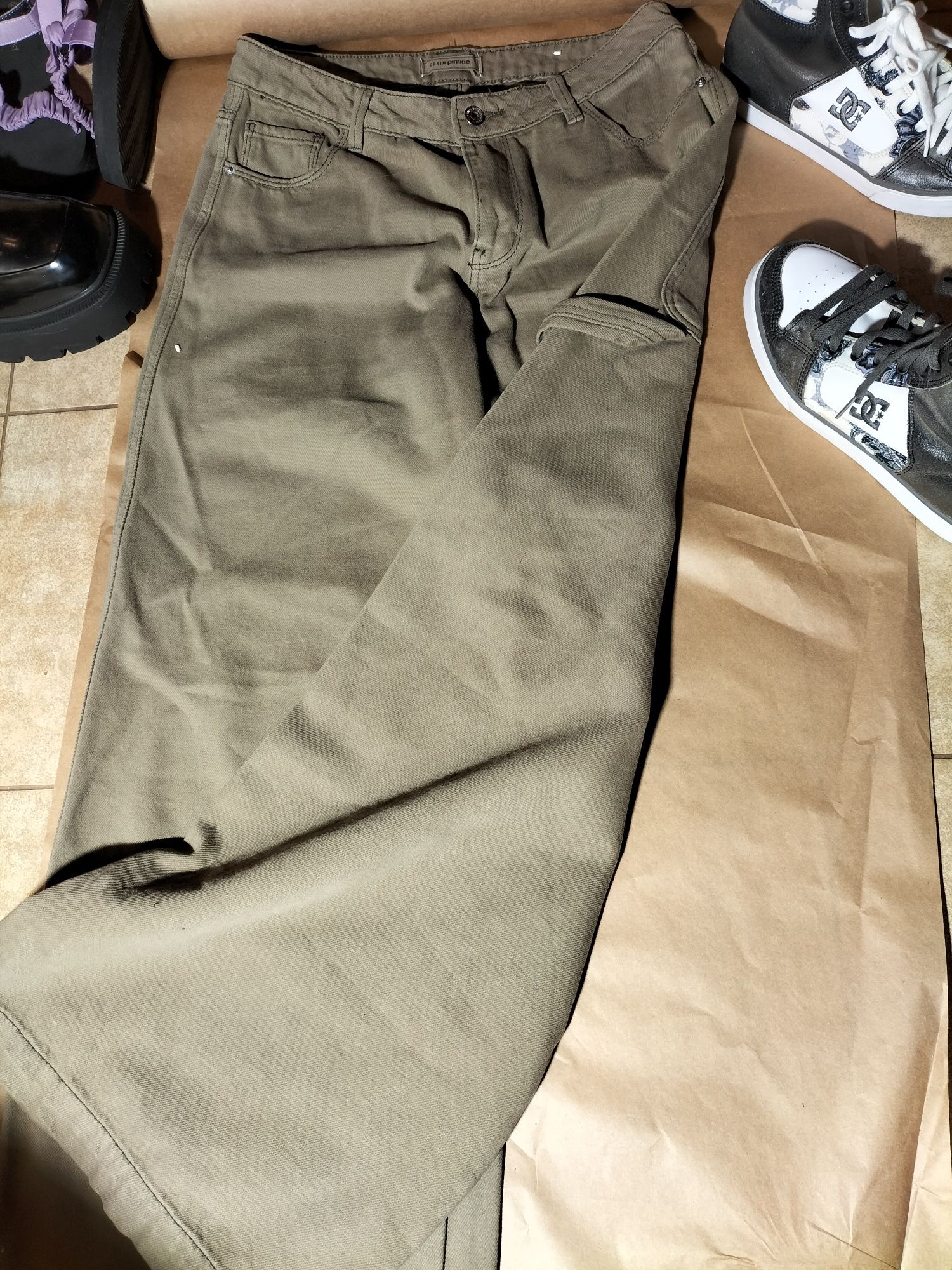 Nowe Spodnie dzwony pimkie r38 M khaki